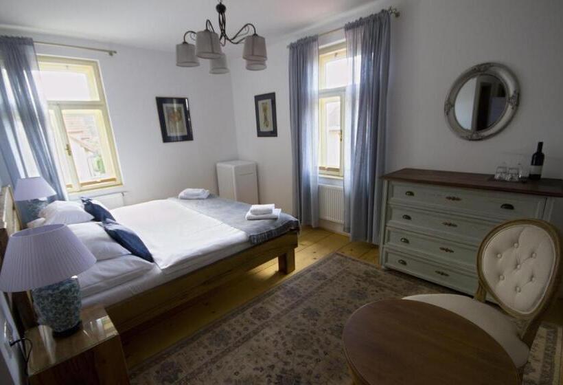 پانسیون 1st Republic Villa   Adults Only