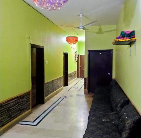پانسیون Karachi Motel