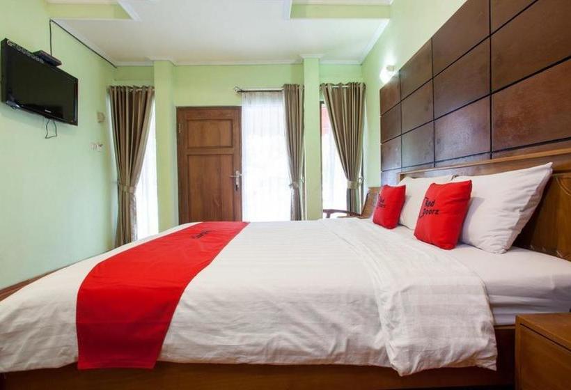 پانسیون Reddoorz Near Juanda International Airport