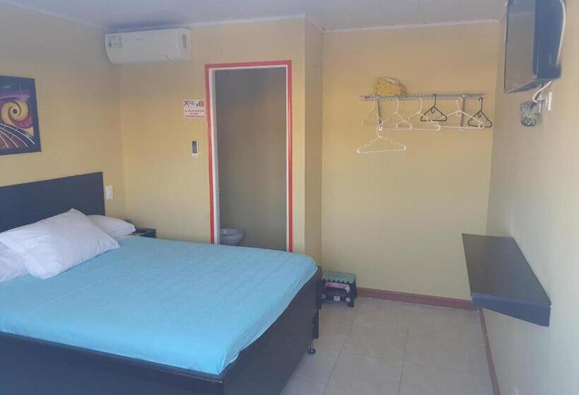 پانسیون Victoria S Gennie Bay Village Hostal