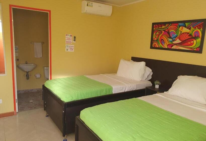 پانسیون Victoria S Gennie Bay Village Hostal