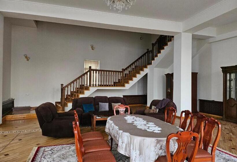 פנסיון Guest House Rohat Lux