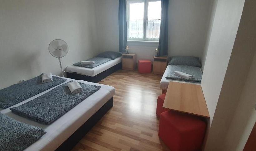 پانسیون Pod Vinicí