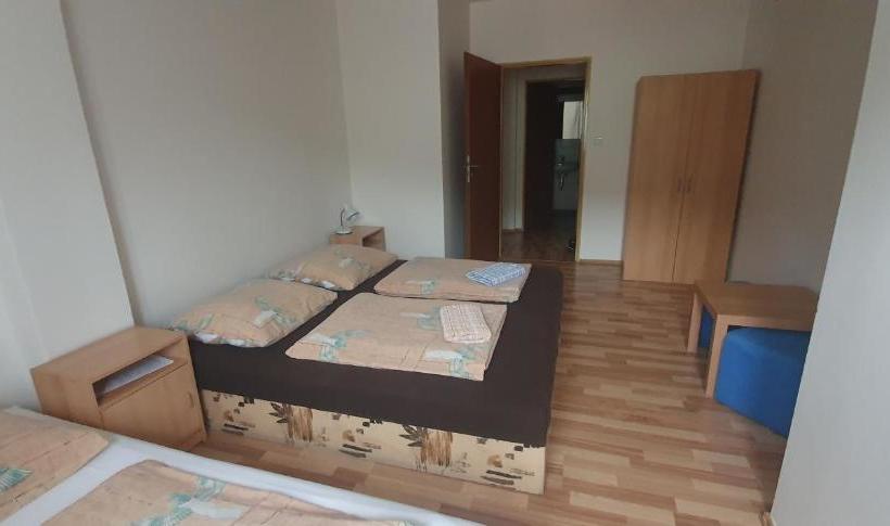 پانسیون Pod Vinicí