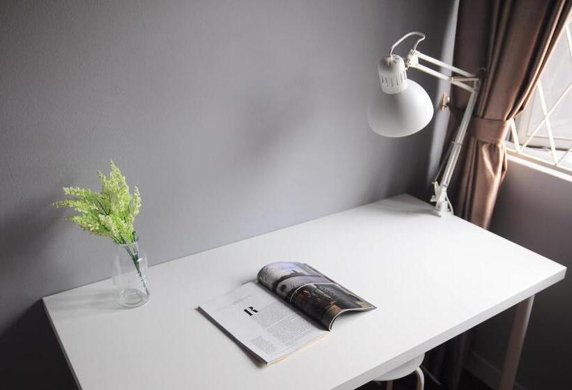 پانسیون Grayhaus Guest House