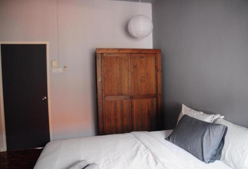 پانسیون Grayhaus Guest House