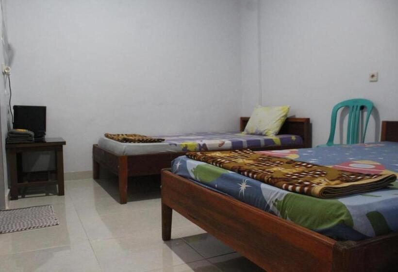 فندق صغير Penginapan Artha