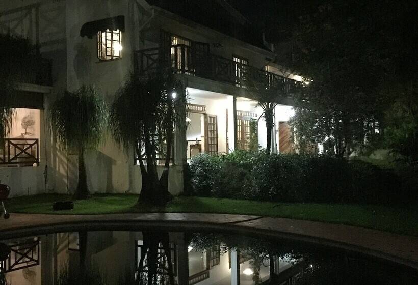 بنسيون Cuckoos Nest Guest House