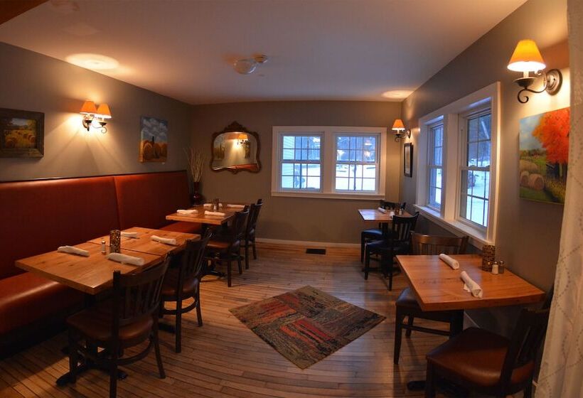 הוסטל Hyde Away Inn