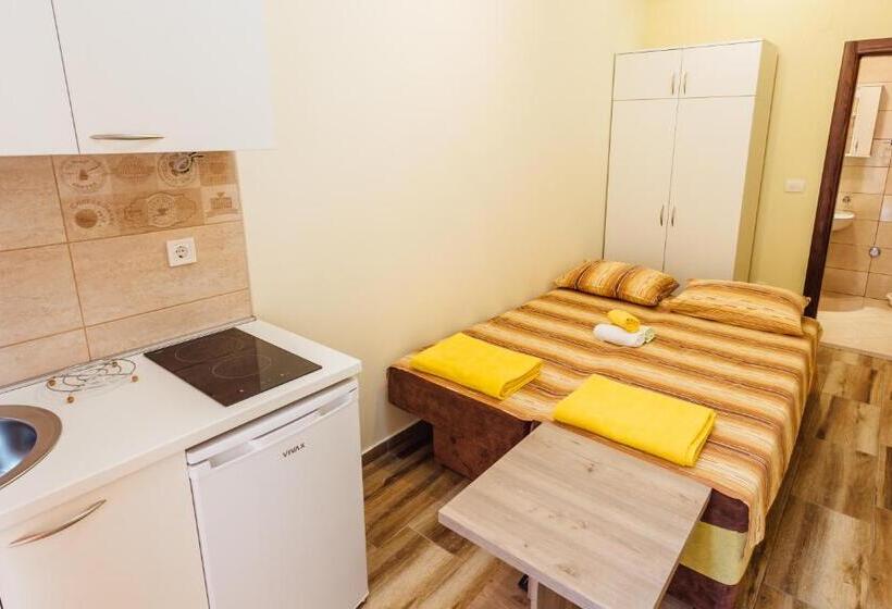 پانسیون Apartments Anastasija