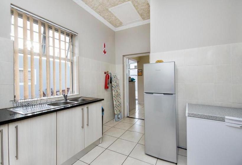 پانسیون Newtondale Self Catering