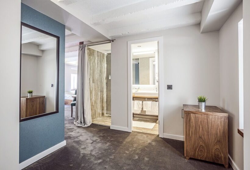 پانسیون Nomad Luxury Suites