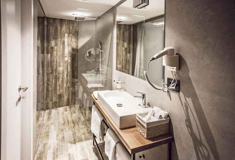 پانسیون Nomad Luxury Suites