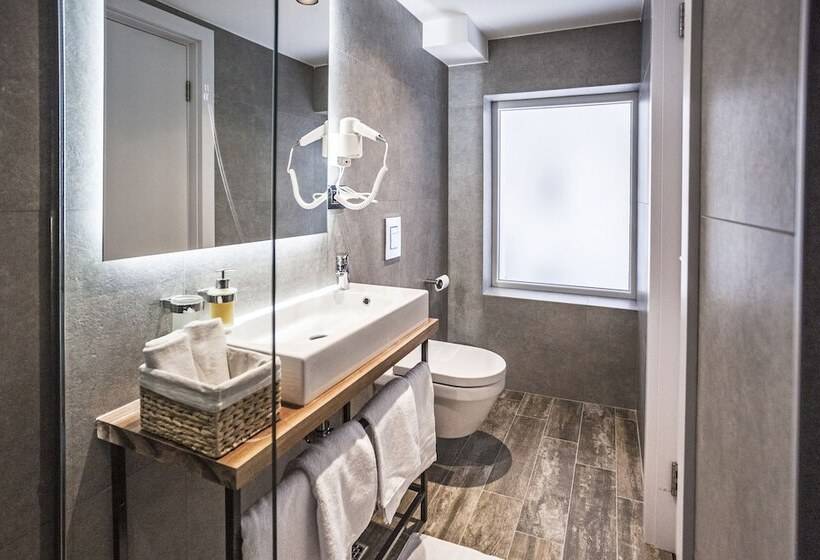 پانسیون Nomad Luxury Suites