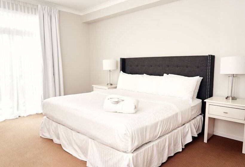 הוסטל Riverrock Inn & Conference Centre