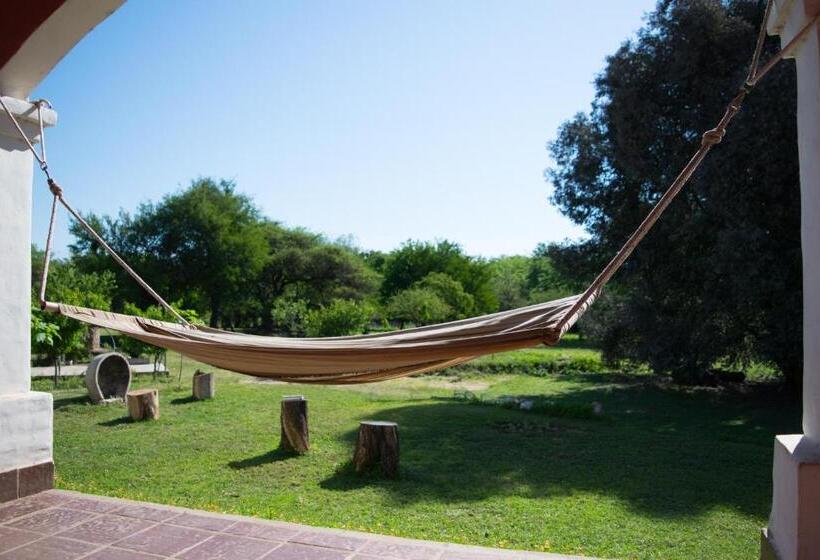 호스텔 Estancia Santa Leocadia