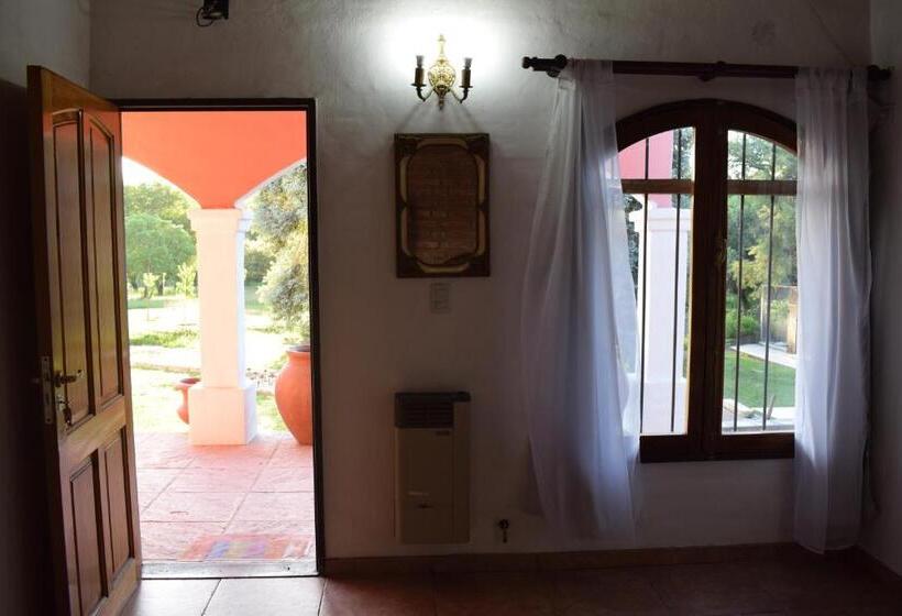 호스텔 Estancia Santa Leocadia