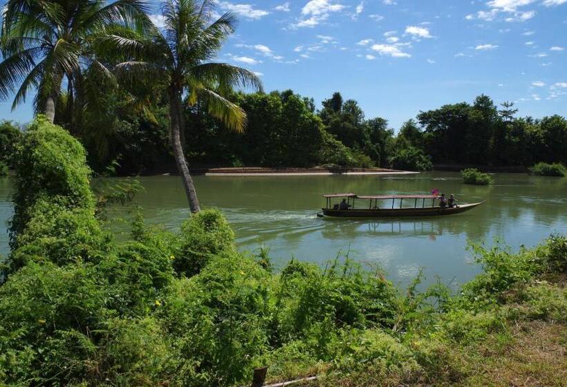 هاستل The Boathouse