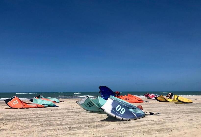 הוסטל The Spot   Beachfront Sports Pousada