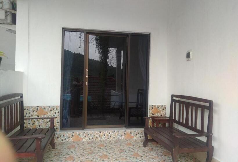 بنسيون Adila Warung And Homestay