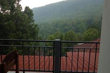 پانسیون Adila Warung And Homestay