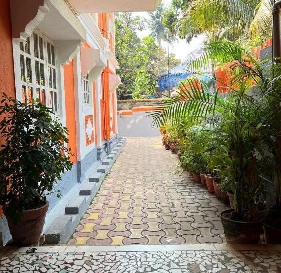 پانسیون Skyview Villa