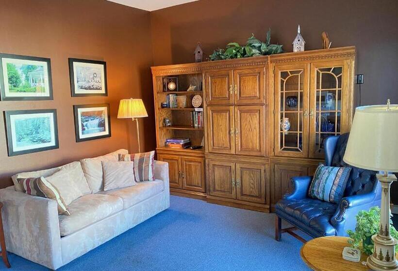 Общежитие Bristol Suites