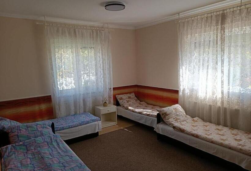 بنسيون Apátságúti Vendégház