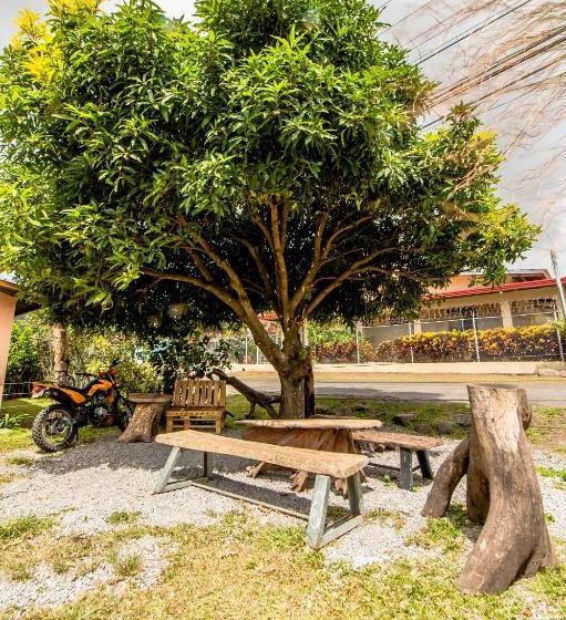 بنسيون Arte Hostal