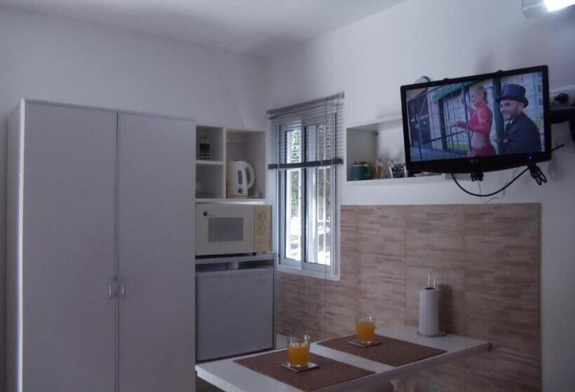 هاستل Dandy Suites