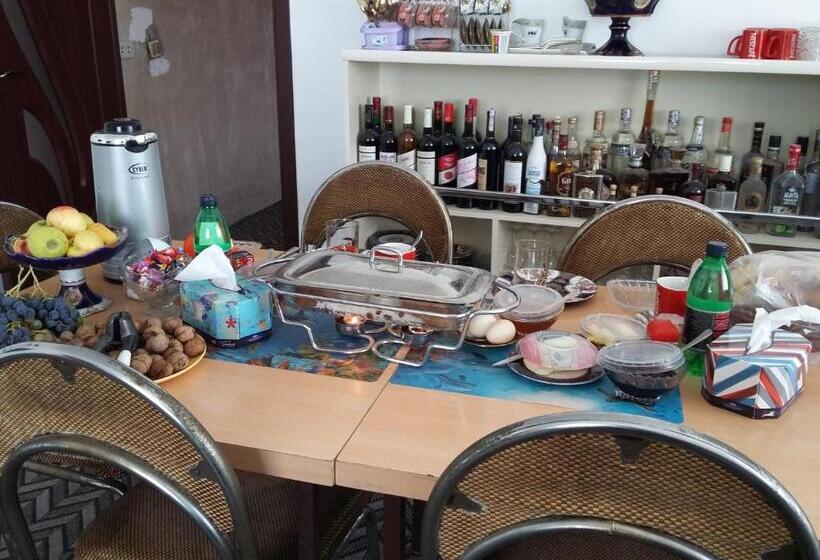 پانسیون Shushan Guest House