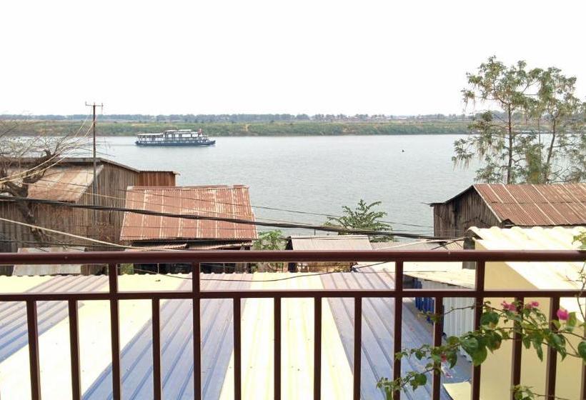 הוסטל Phalla Riverside