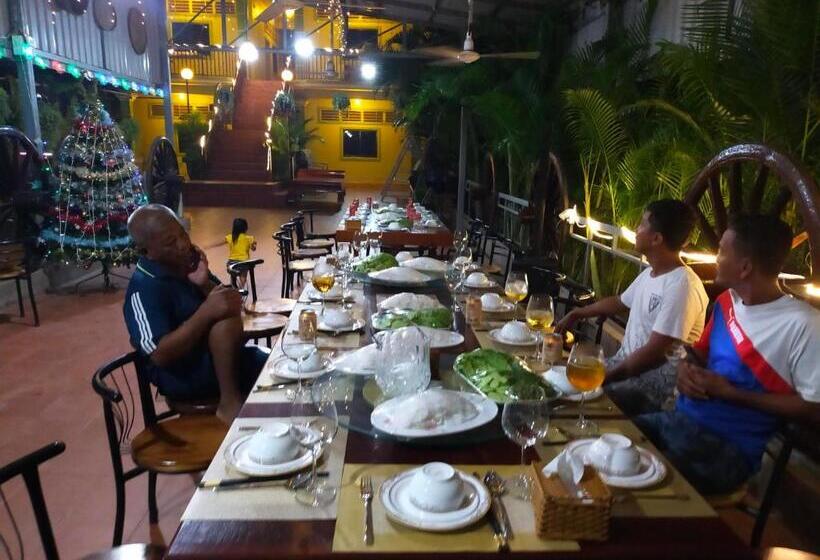 הוסטל Phalla Riverside