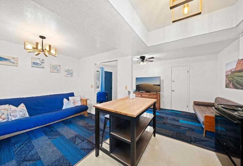 Общежитие Surf & Sand Inn