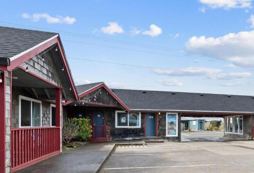 Общежитие Surf & Sand Inn