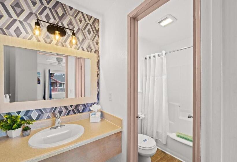 Общежитие Surf & Sand Inn