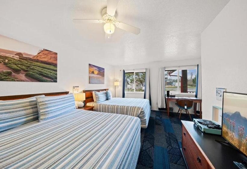 Общежитие Surf & Sand Inn