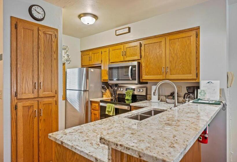 Evergreen Hill Condominiums
