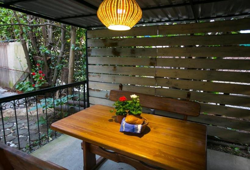 پانسیون Guest House Lavr