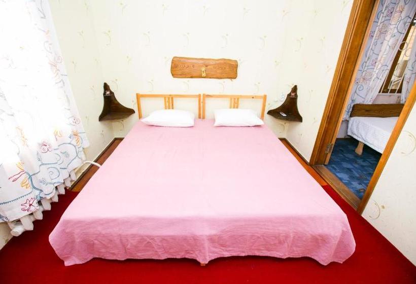 پانسیون Guest House Lavr