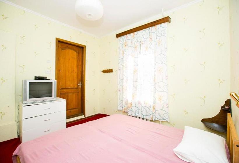 پانسیون Guest House Lavr