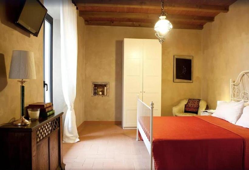 Отель Castello Oldofredi