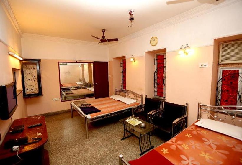 פנסיון Central Guest House