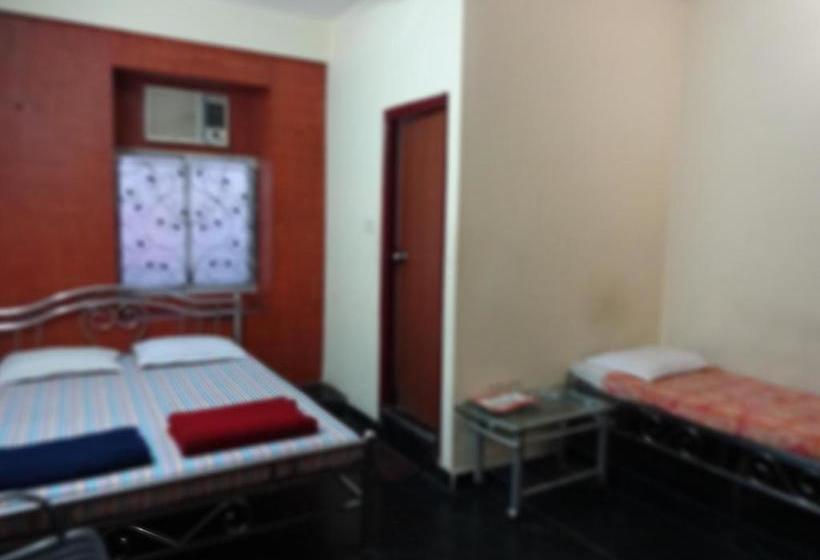 פנסיון Central Guest House