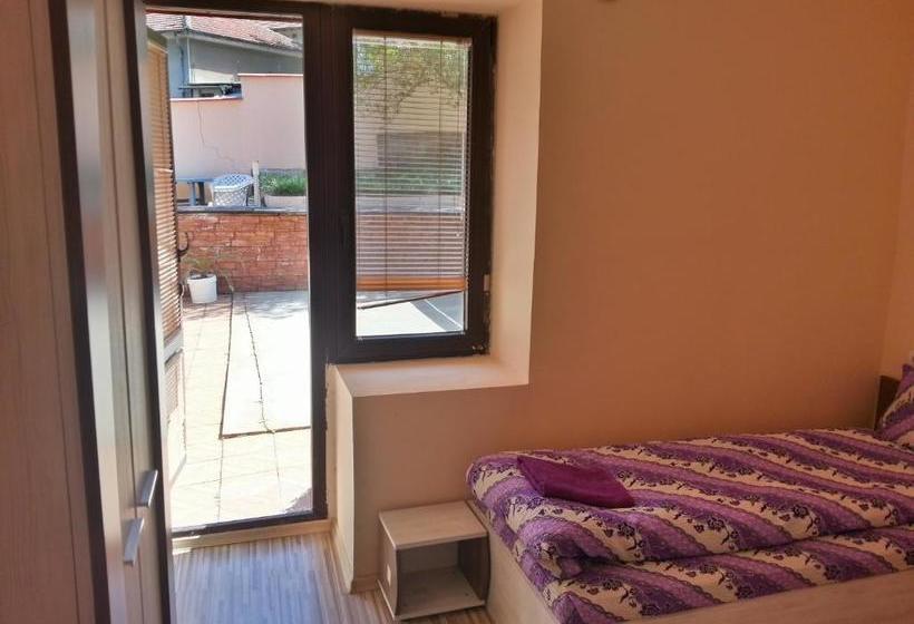 پانسیون Guest House Zora