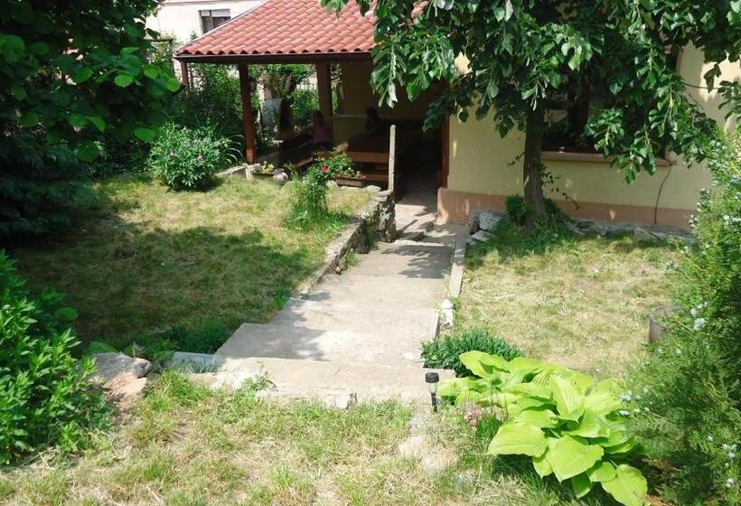 پانسیون Guest House Zora