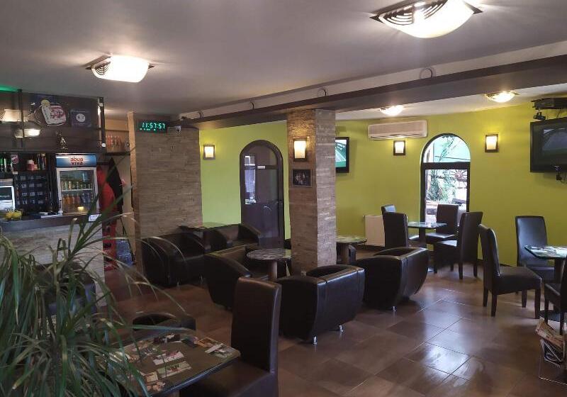 پانسیون Rooms Green Set