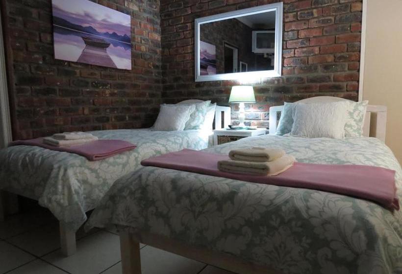 بنسيون Coral Tree Guest Rooms