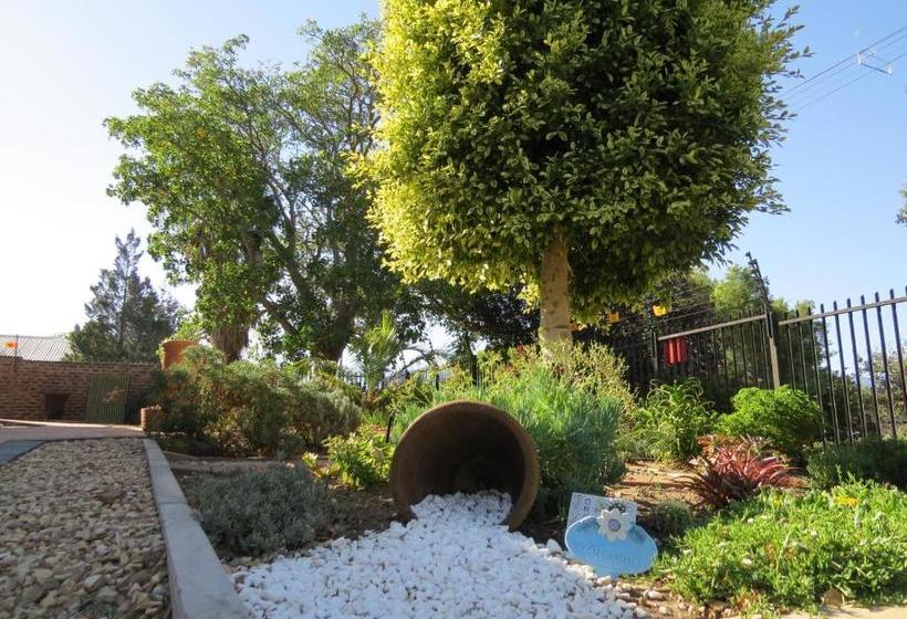 بنسيون Coral Tree Guest Rooms