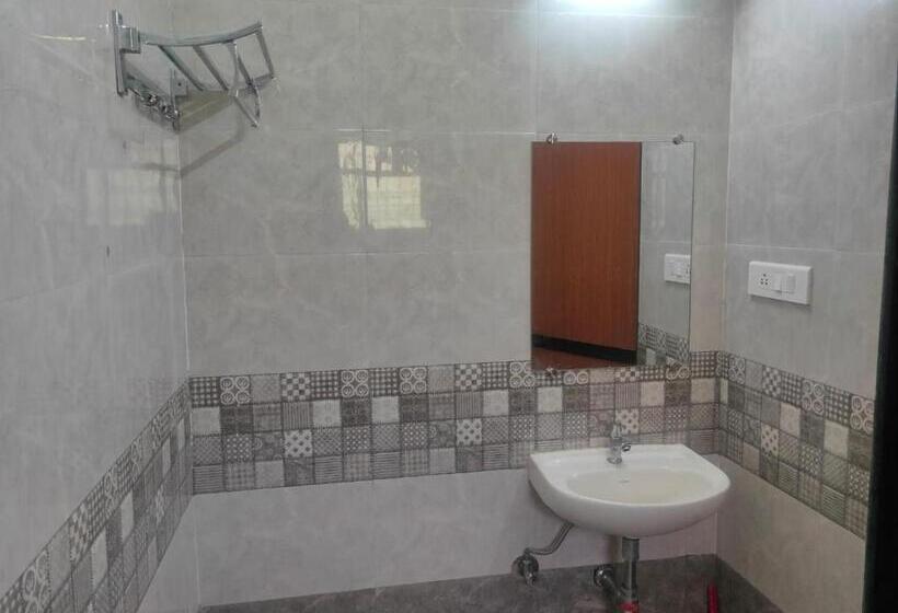 بنسيون Raikar Guest House